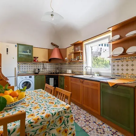 Apartment Amalpha Domus 100 Sqm With Ac Wifi And Balcony - 3rd Floor, 50 Steps In The Building